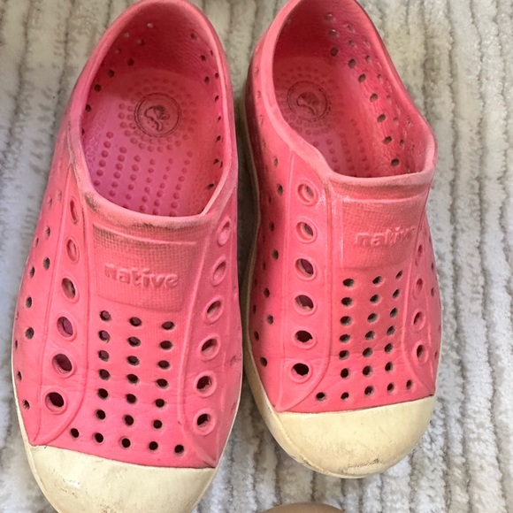 Size 7 Natives-Pink - Picture 1 of 1